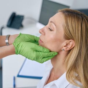 Fine needle aspiration biopsy of the salivary gland under ultrasound guidance with cytological evaluation - urgent mode.