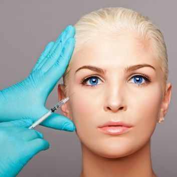 Moisturizing and revitalizing the skin - Restylane Skinbooster