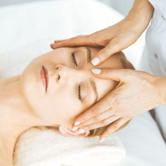 Terapia manualna twarzy – facemodeling