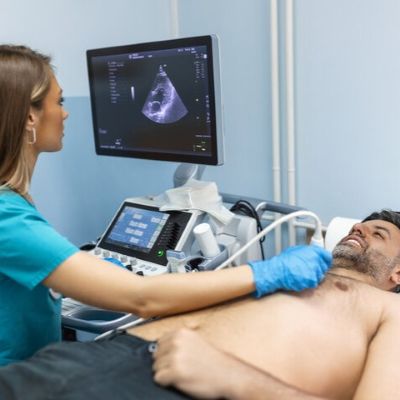 Czym jest Konsultacja kardiologa z echo serca?